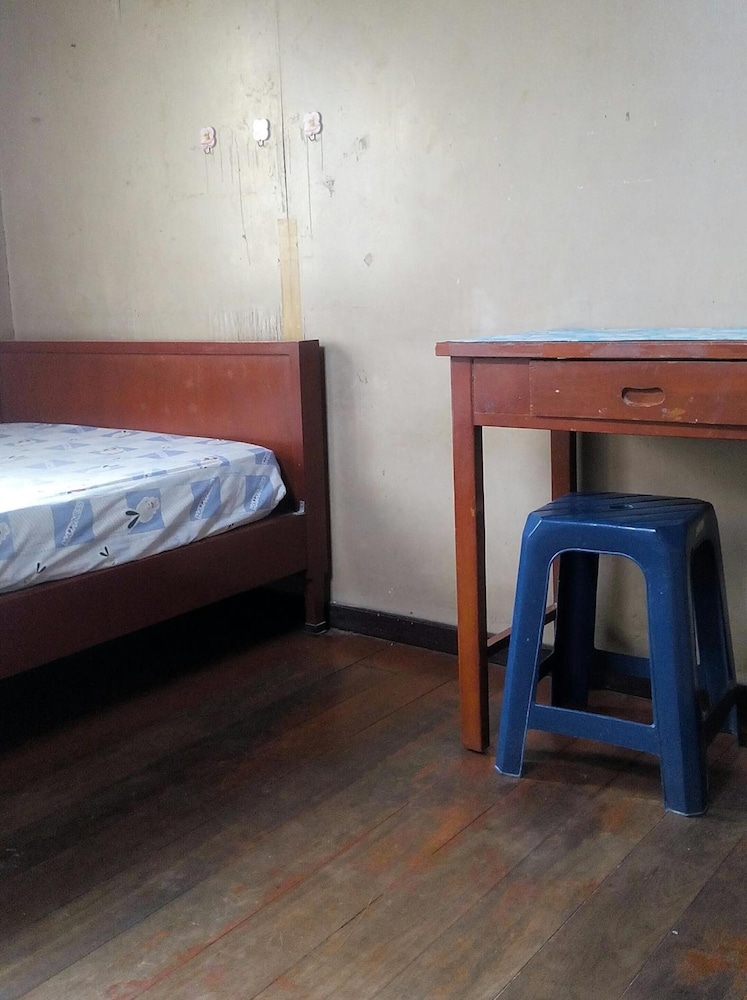 Anurak Guesthouse 33/39