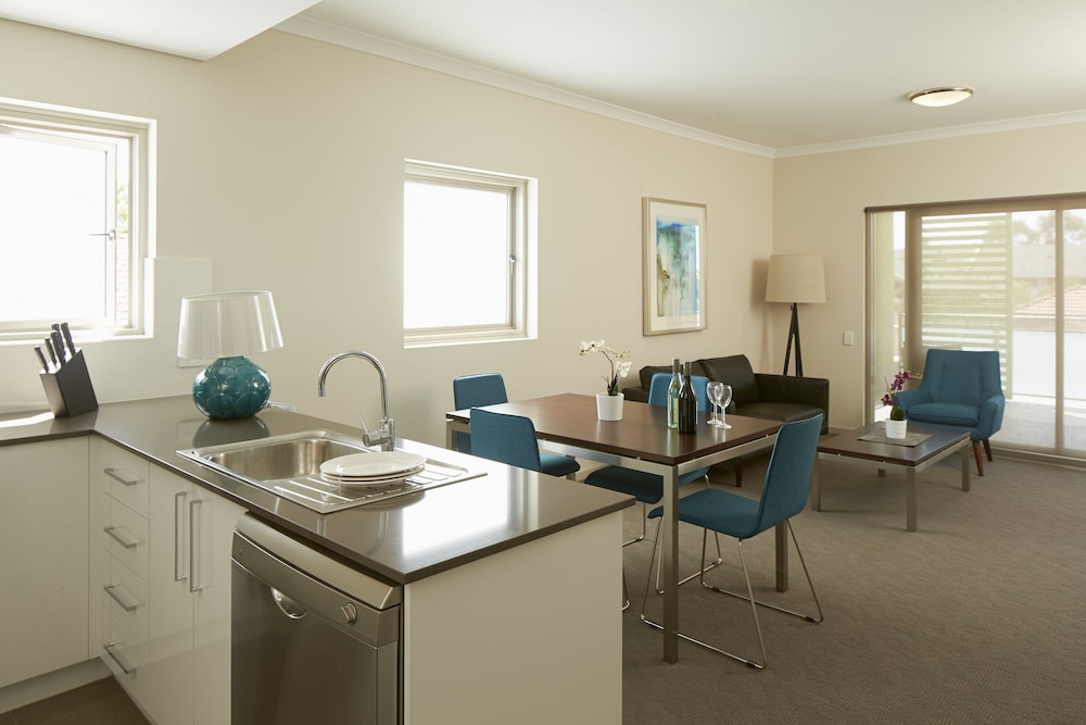 Baileys Serviced Apartments 57/76