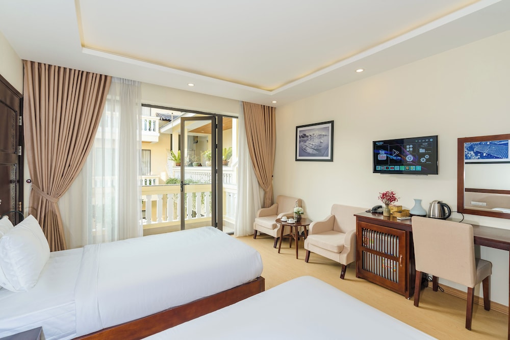 DELUXE, DOUBLE BED, POOL VIEW, BALCONY