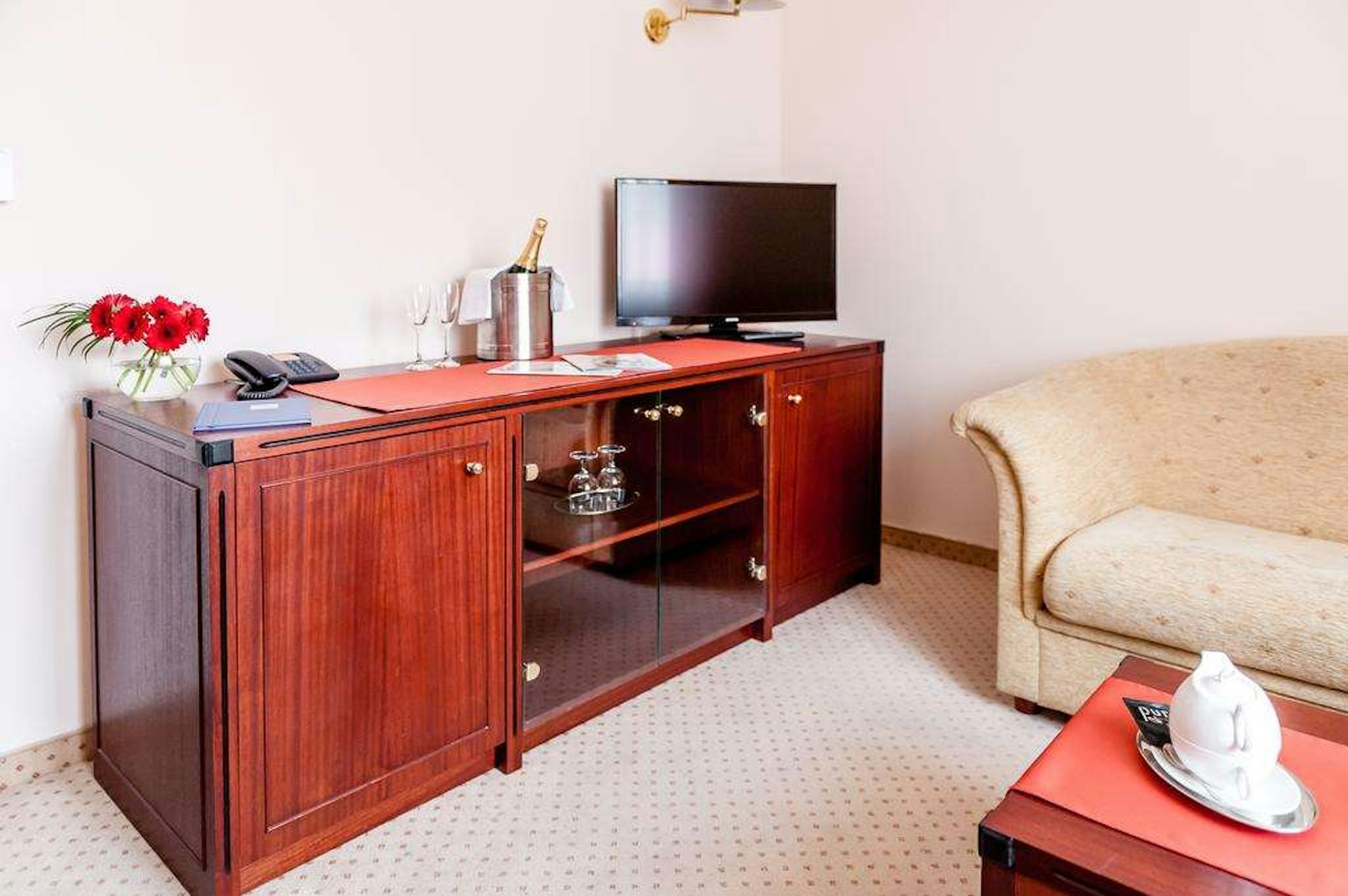 Kultura Hotel 12/49