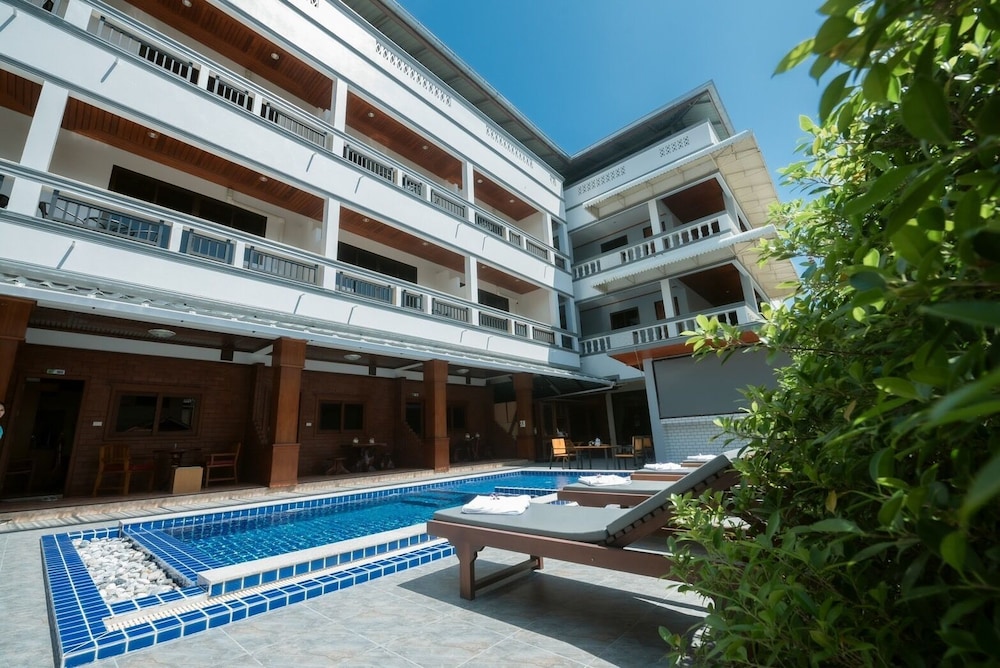 Coconut Grove 37/42