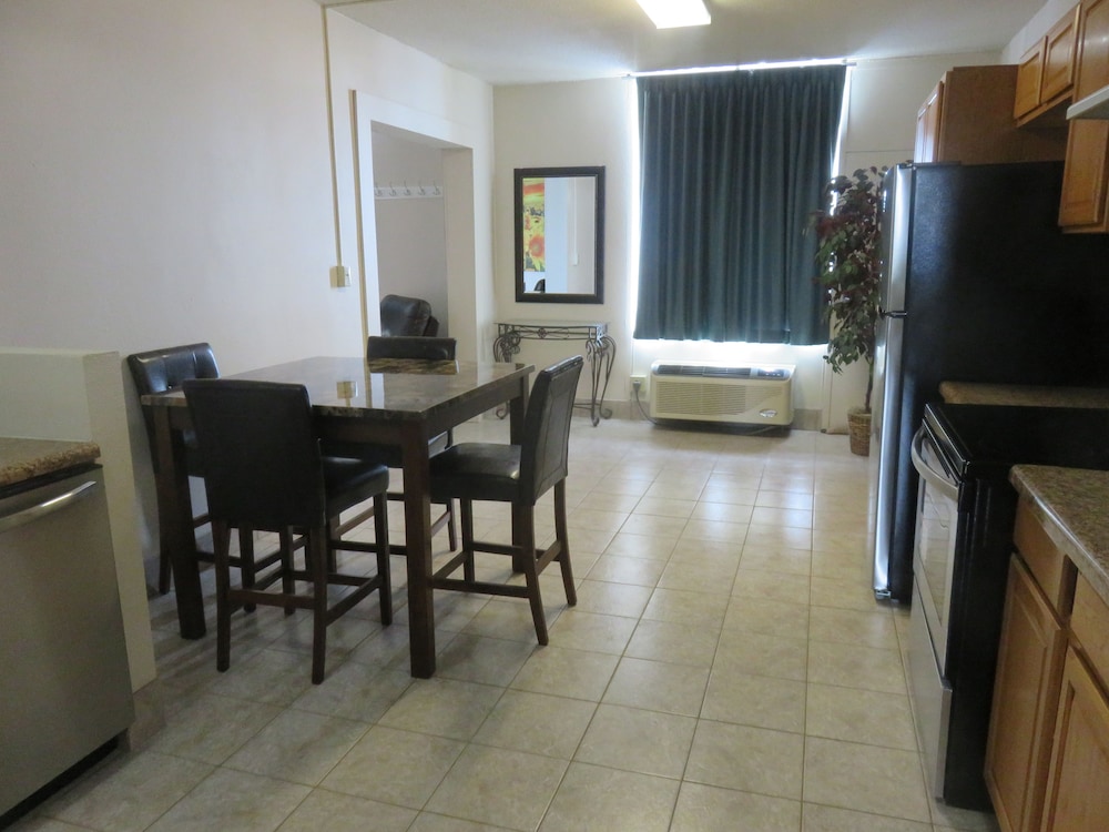 Baymont By Wyndham Fargo 33/50