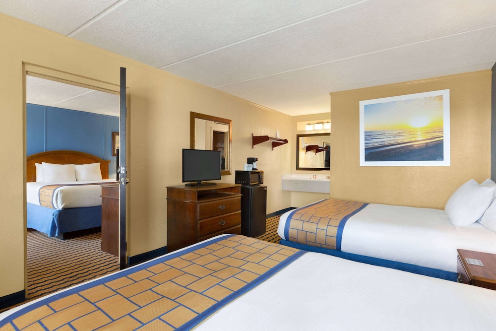 Days Inn & Suites by Wyndham Fort Bragg/Cross Creek Mall 15/41