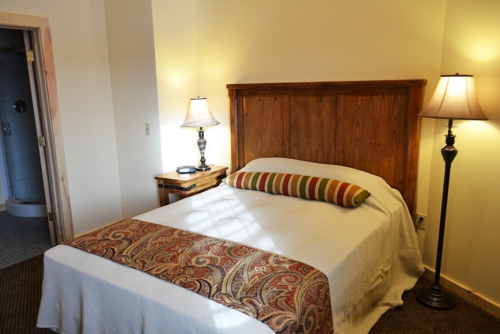 Stafford's Crooked River Lodge & Suites 9/41