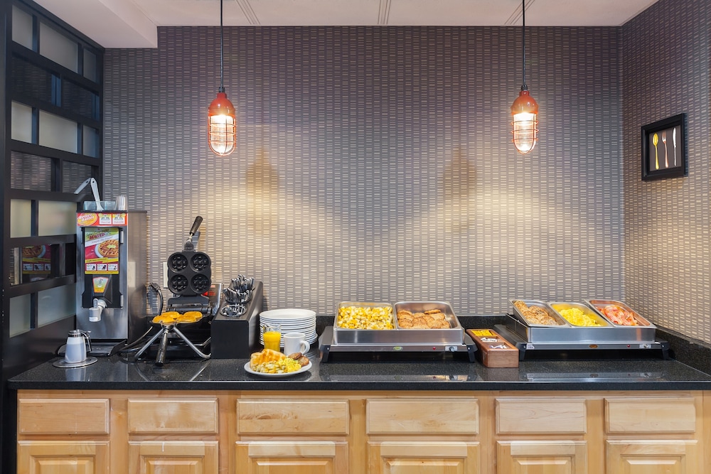 Four Points by Sheraton Charlotte - Pineville 18/24