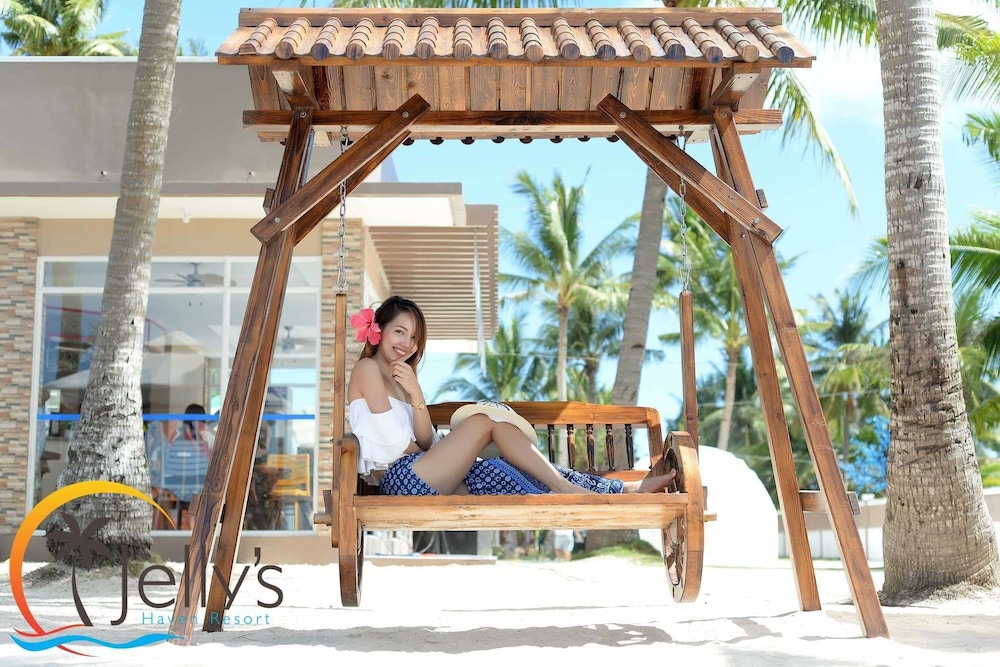 Jellys Haven Resort 24/35