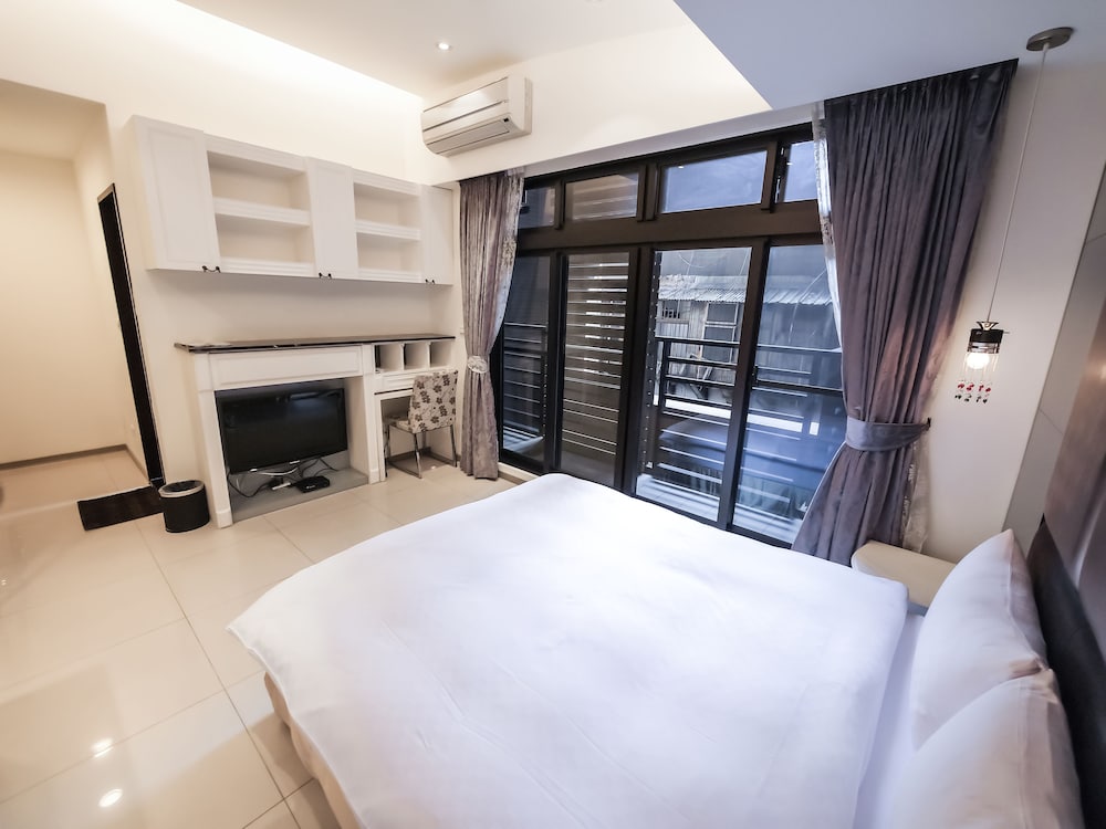 CH Service Apartment 8/48