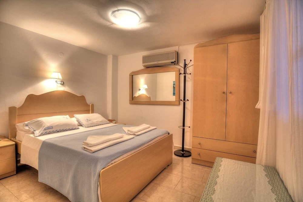 Leonardos Apartments 25/50