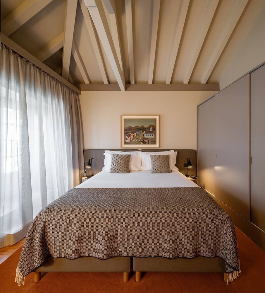 Premium, King Bed, River View, Casa Zogbi 2/5