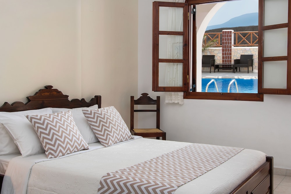 Astir Thira 15/57