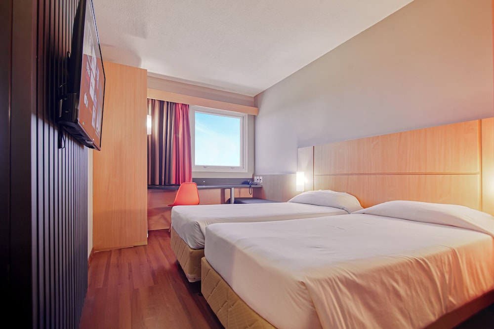 Hus Hotel Dourados 25/50