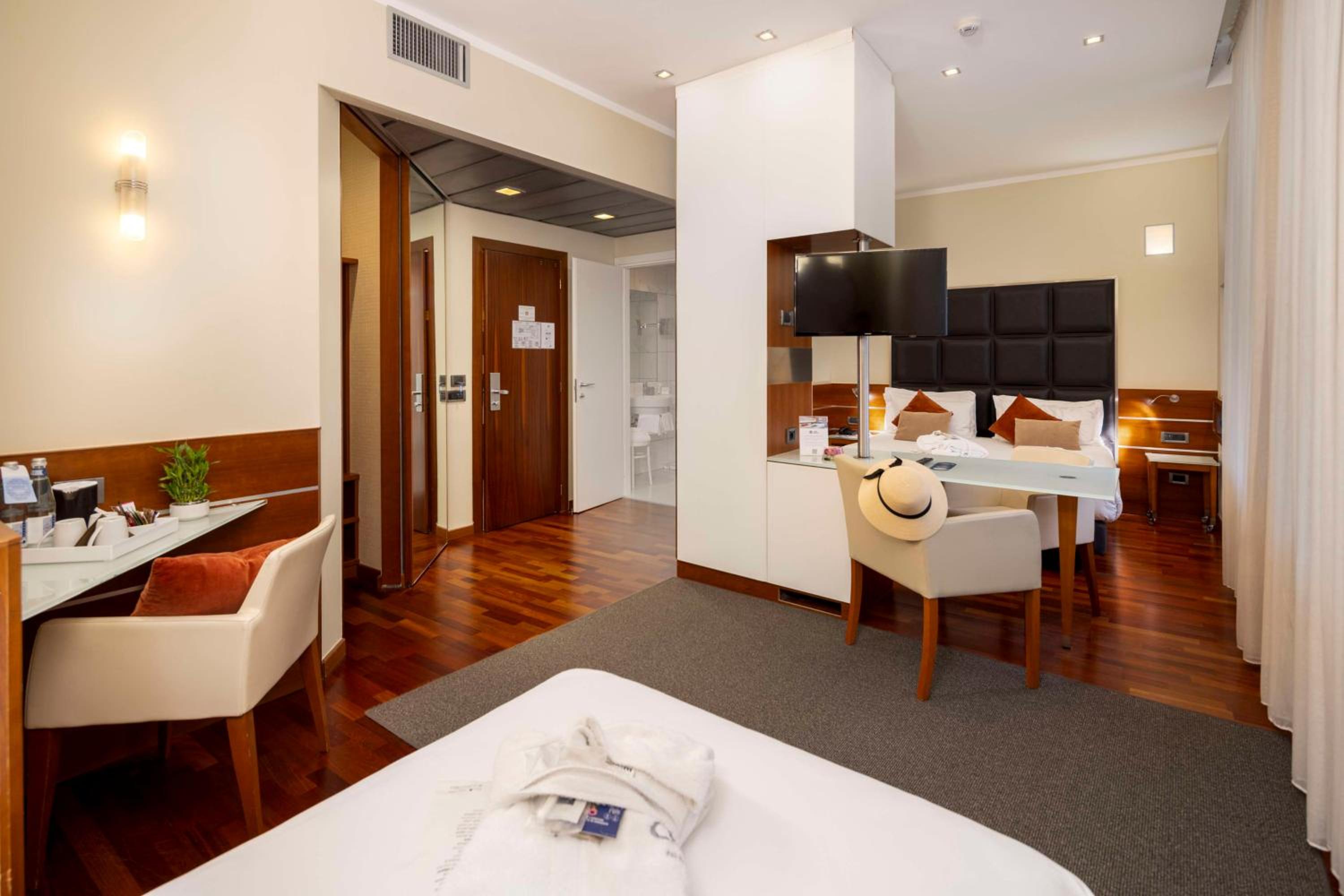 غرفة كومفورت ثلاثية بسرير فردي، Best Western Hotel Madison 8/8