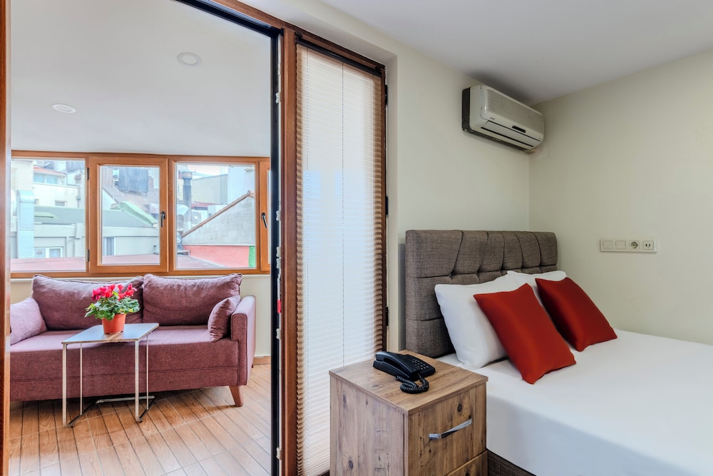 Hotel Silviya 24/50