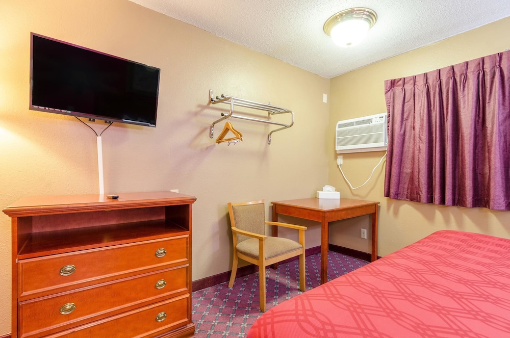 Rodeway Inn Mitchell 39/44