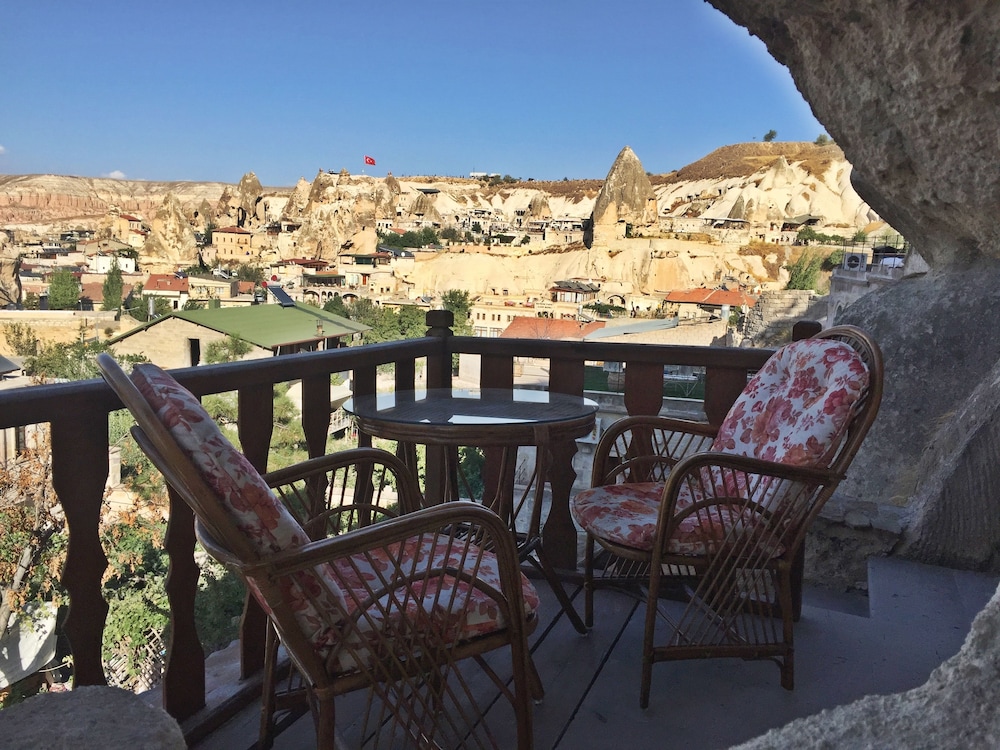 Antique Terrace Suites 37/50