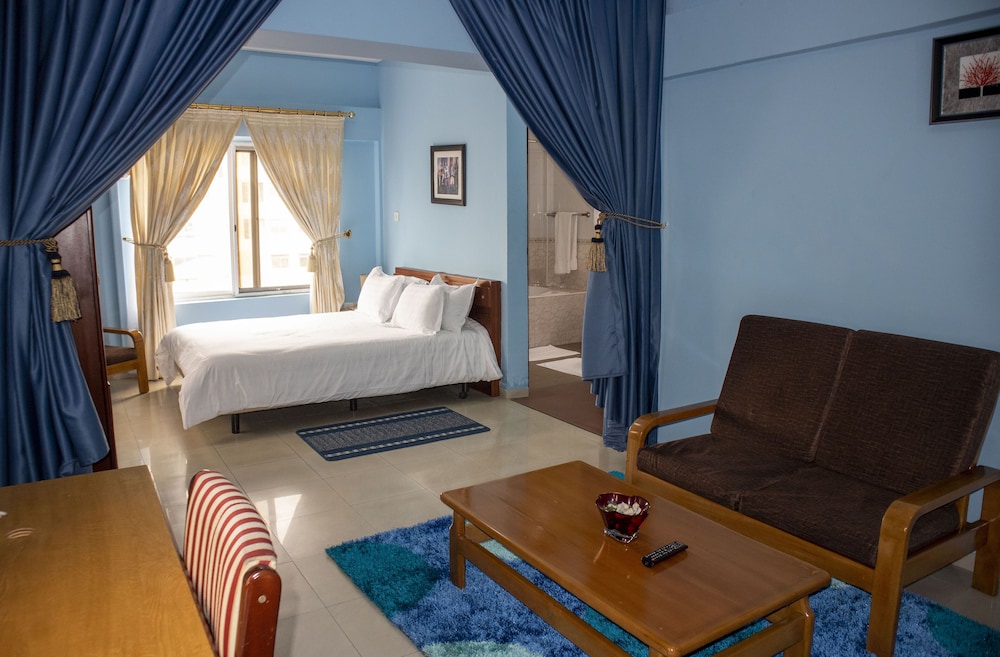 His Majestys Hotel 20/37