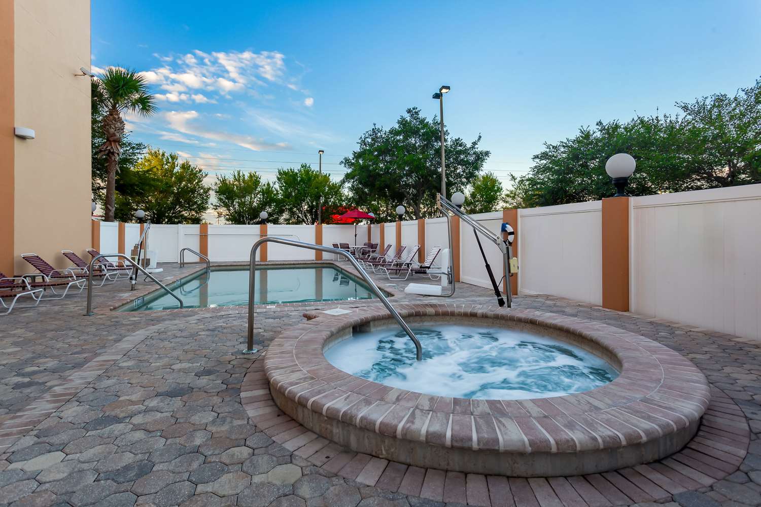 Comfort Suites Tampa Airport North 17/35