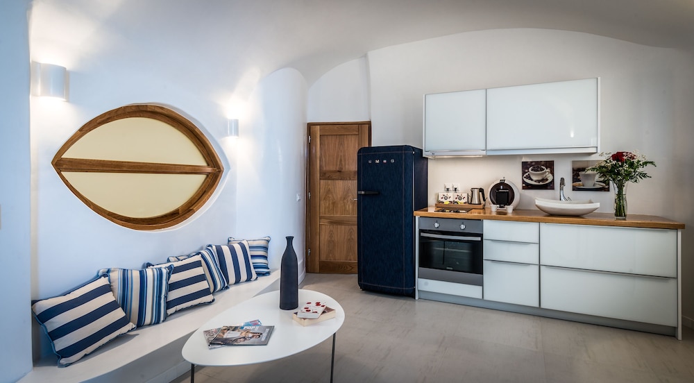 Elite Luxury Suites 4/50