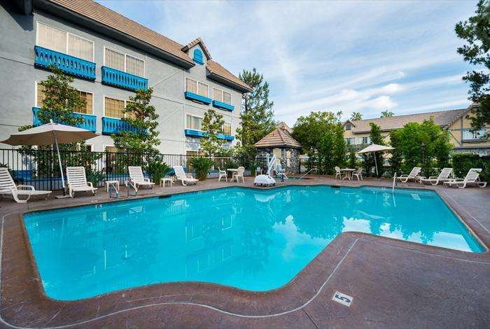 Azure Hotel & Suites, Trademark Collection by Wyndham 8/21