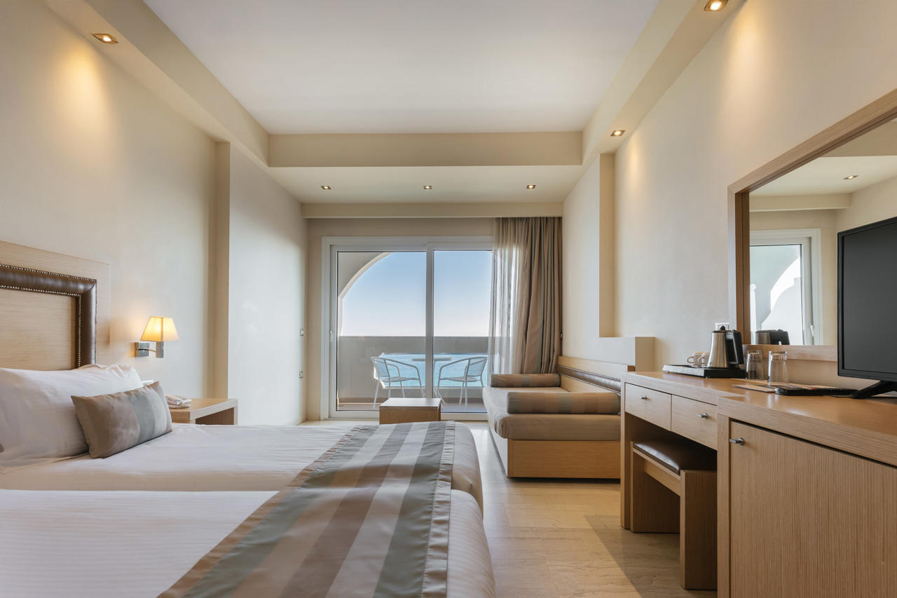 Alexandra Beach Resort & Spa 97/138