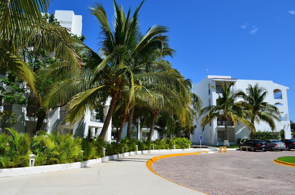 Beachscape Kin Ha Villas and Suites 80/89