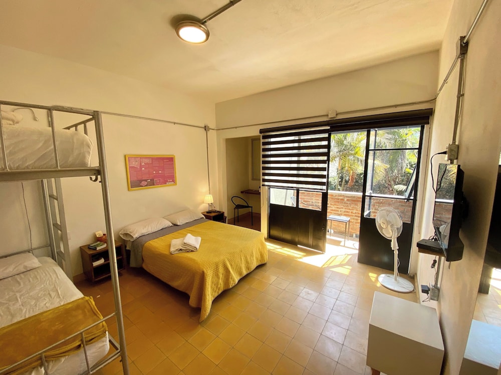 ROOM, QUADRUPLE, MULTIPLE BEDS, SHARED BATHROOM