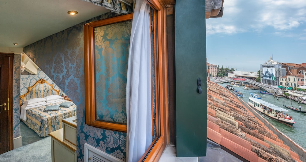 Canal Grande Hotel in VENICE