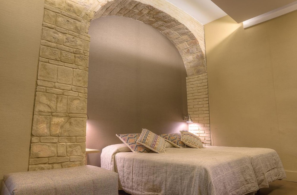 ROOM, TWIN BEDS