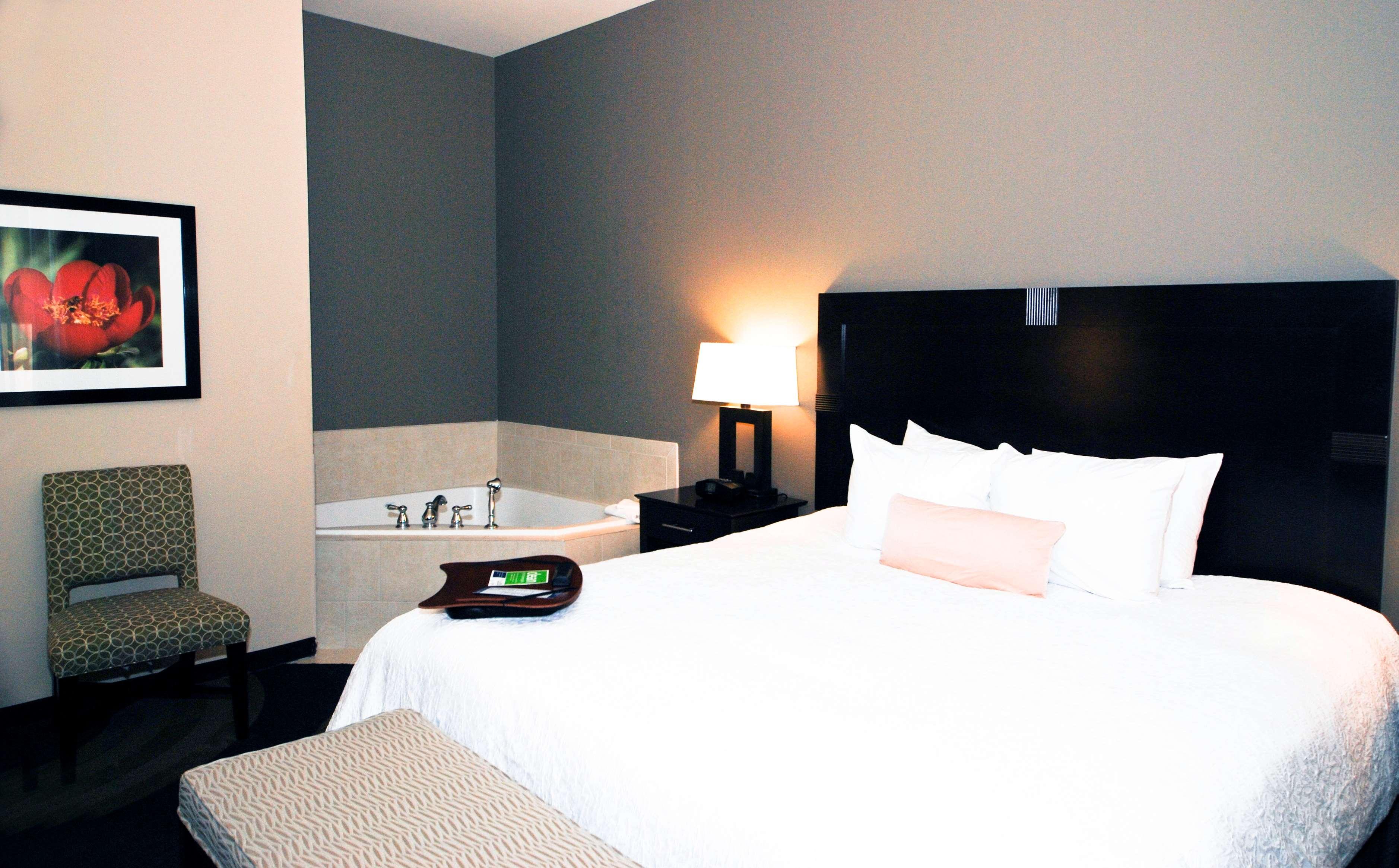 Room, King Bed, Jetted Tub, Bathtub