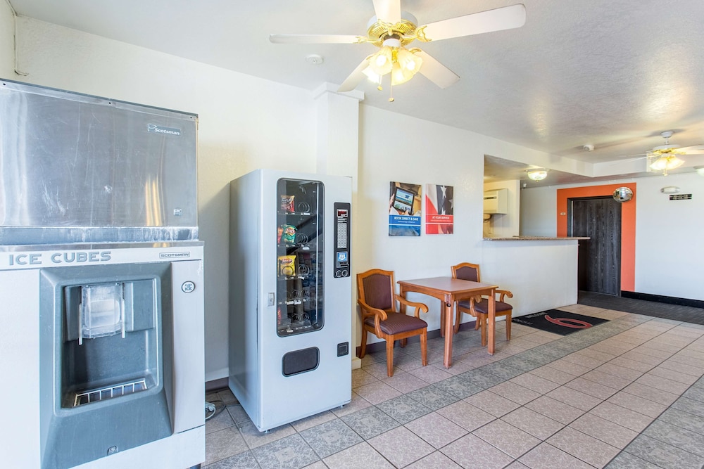 Motel6 Moriarty, NM 48/60