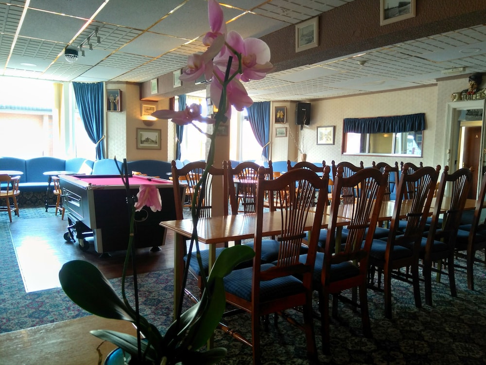 Aunties Coliseum Hotel 33/50