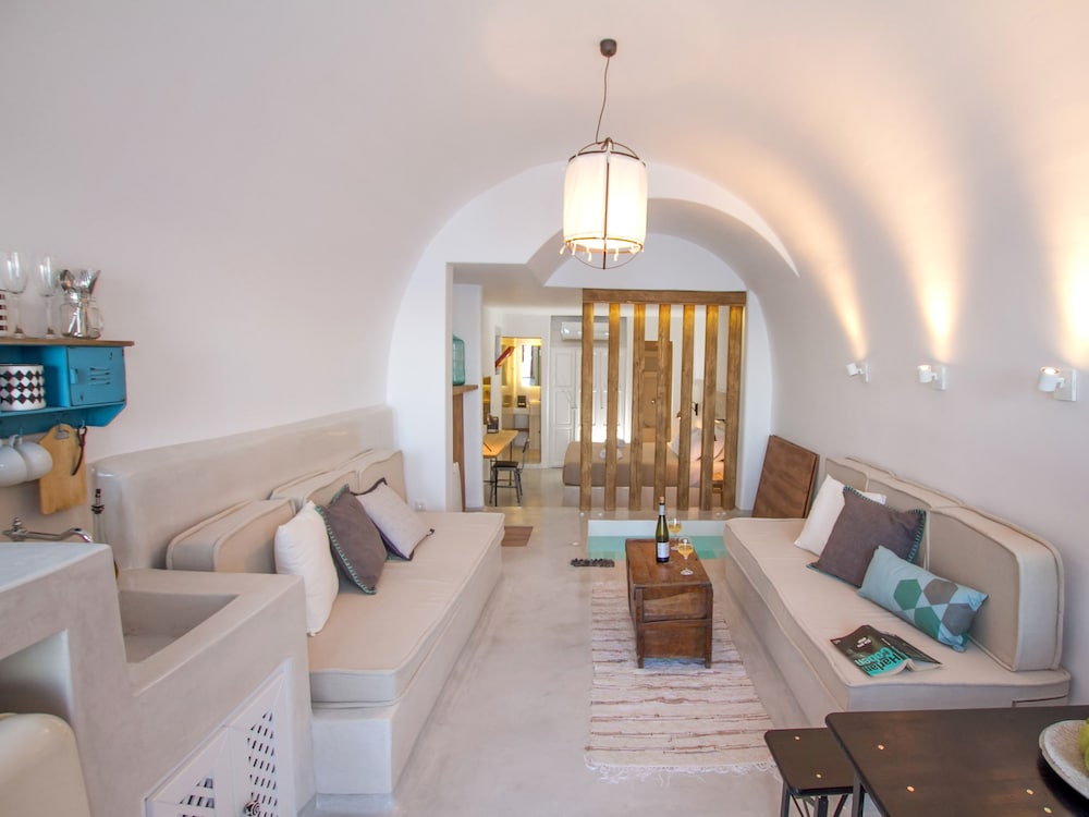 Hector Cave House 24/45