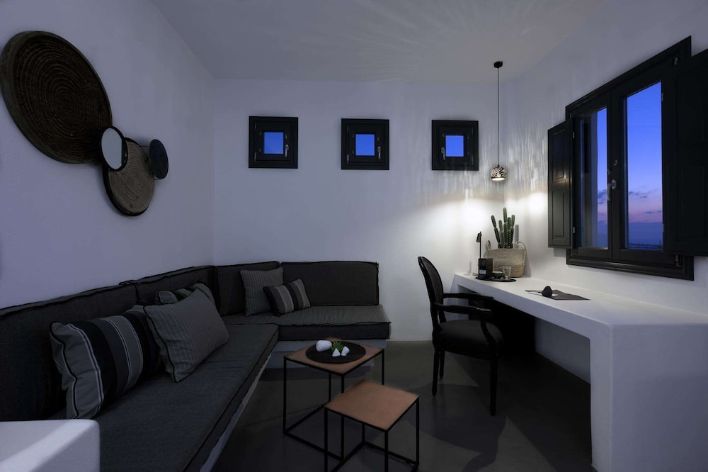 Santolia Art Suites Santorini 35/56