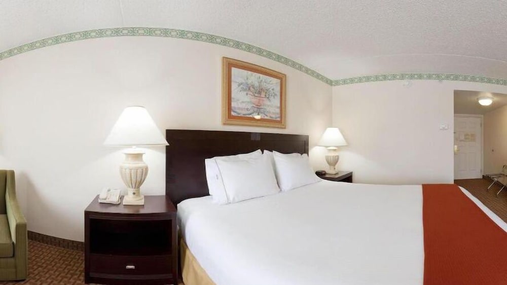 Holiday Inn Express Hotel Suites Easton 23/63