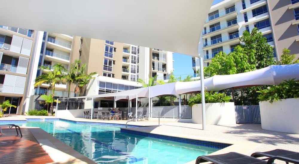 Signature Waterfront Apartments 32/38