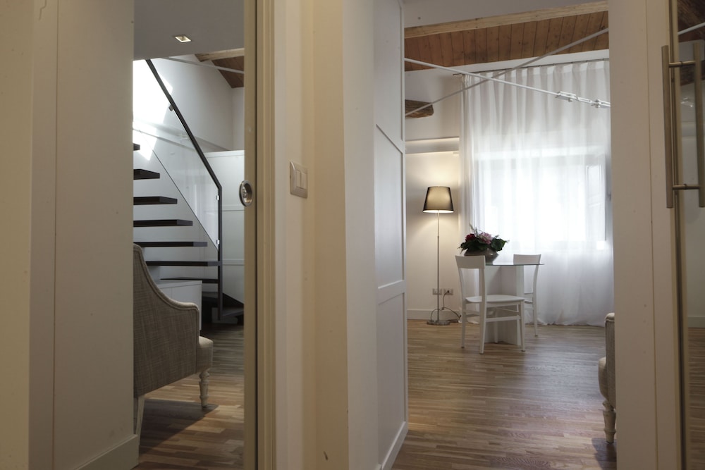 Ferrini Home 32/75