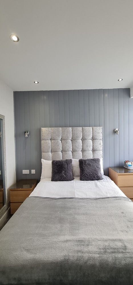 Ocean Bay Hotel 5/50