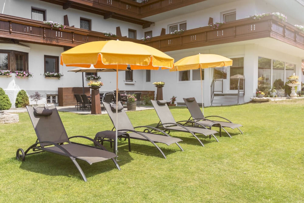 HOTEL SCHOENEGG 47/50