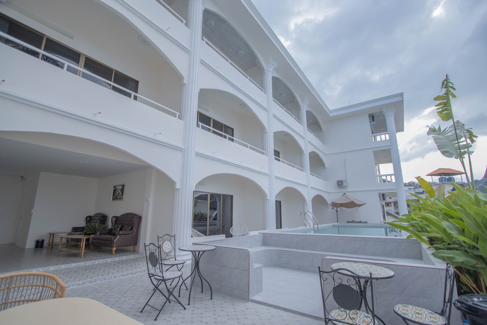 RoomQuest the Peak Patong Hill 5/52
