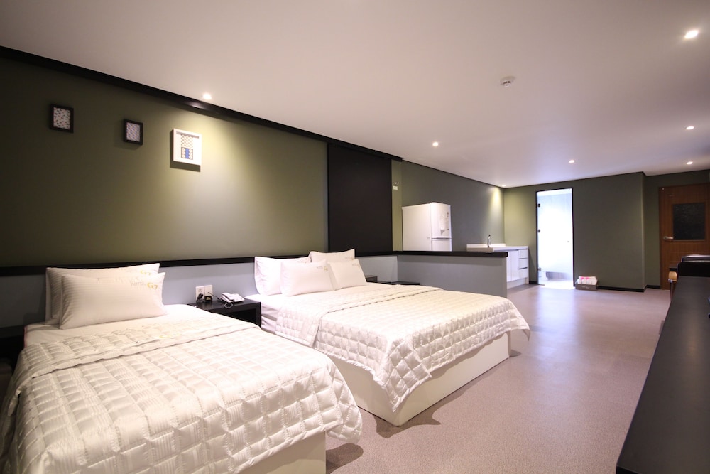 DELUXE, TWIN BEDS