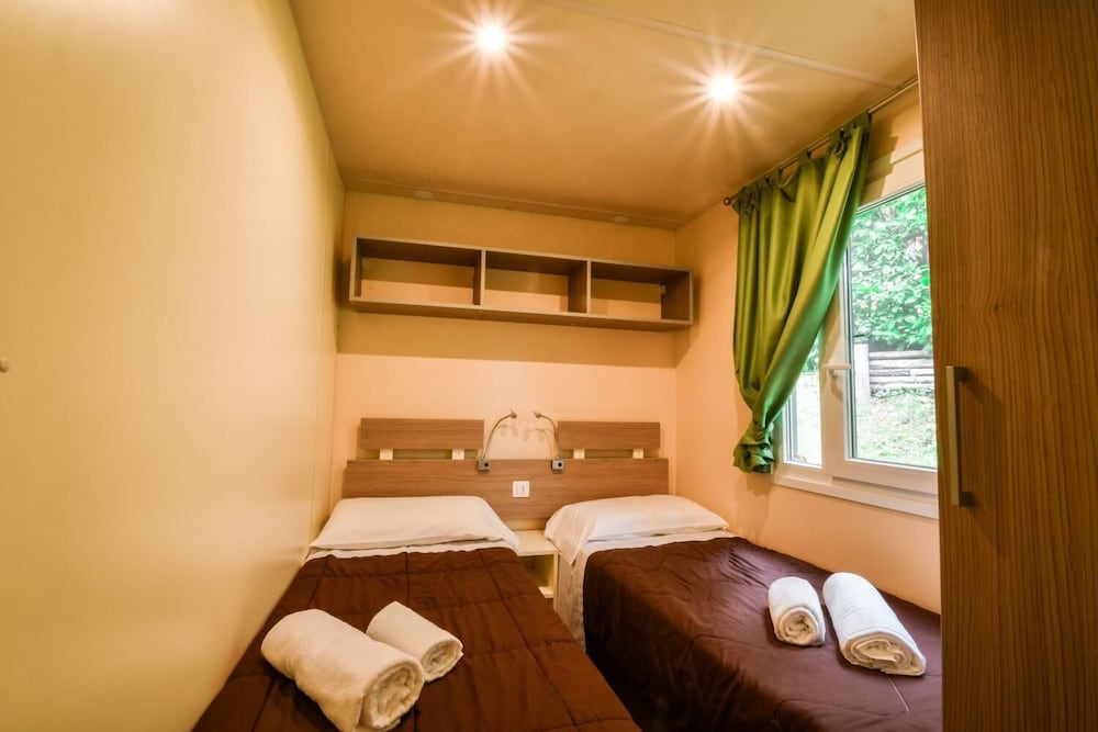 3 Bedrooms, Tower, Bungalow, 1 Double and 4 Single Beds، Altomincio Family Park - Campground 2/2