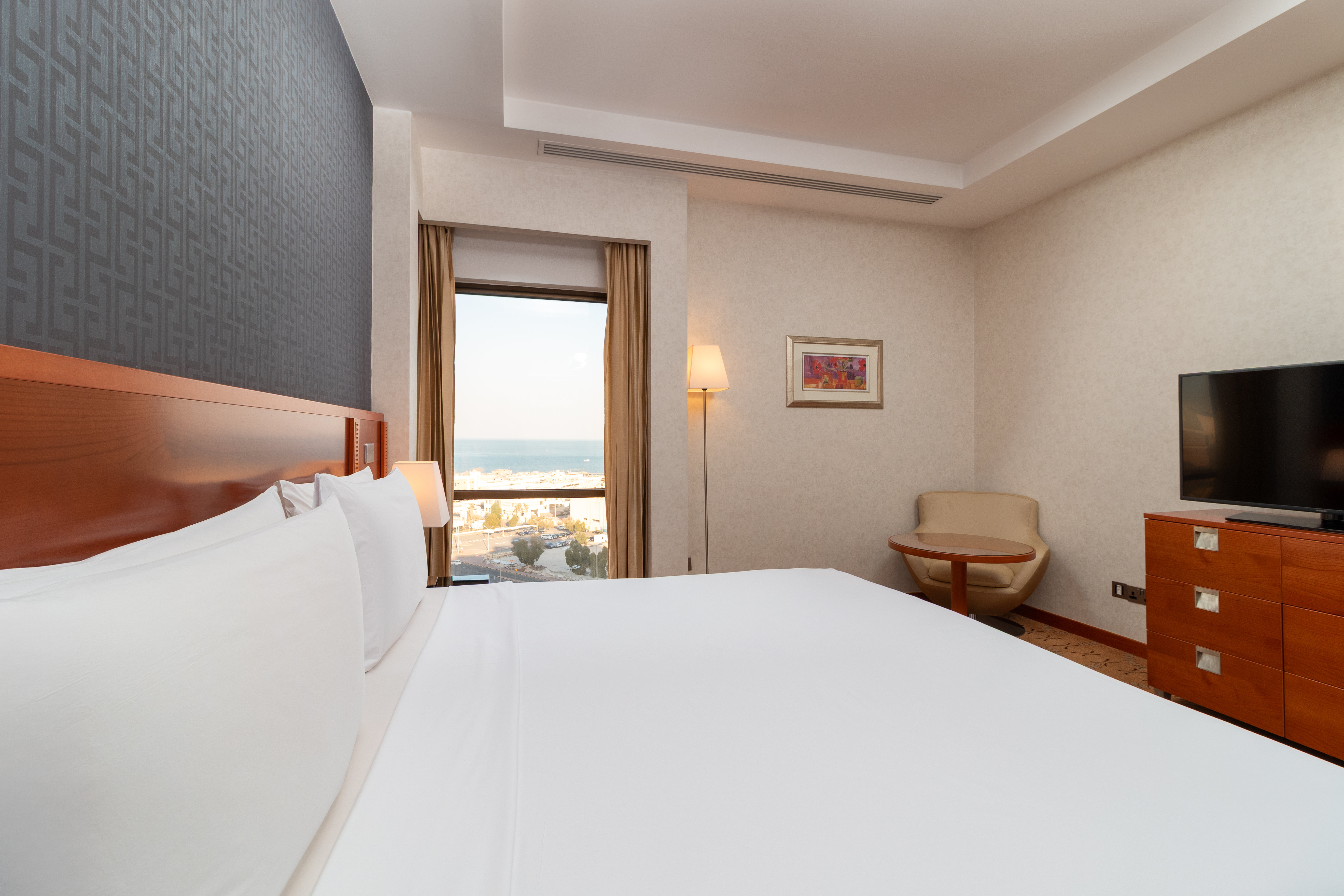 Holiday Inn Kuwait 24/79