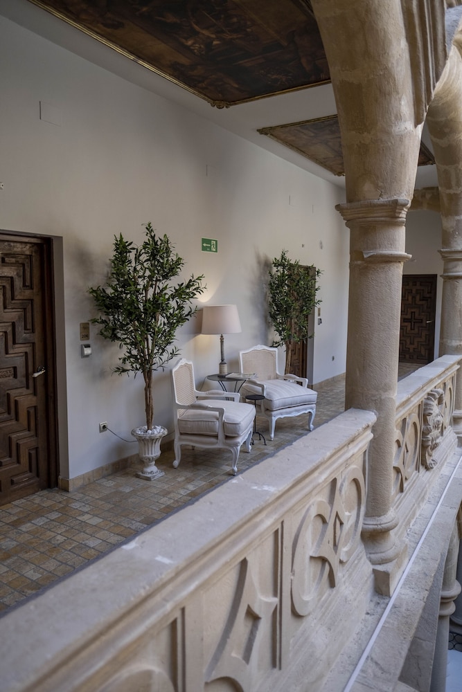 Palacio de Los Salcedo 24/50