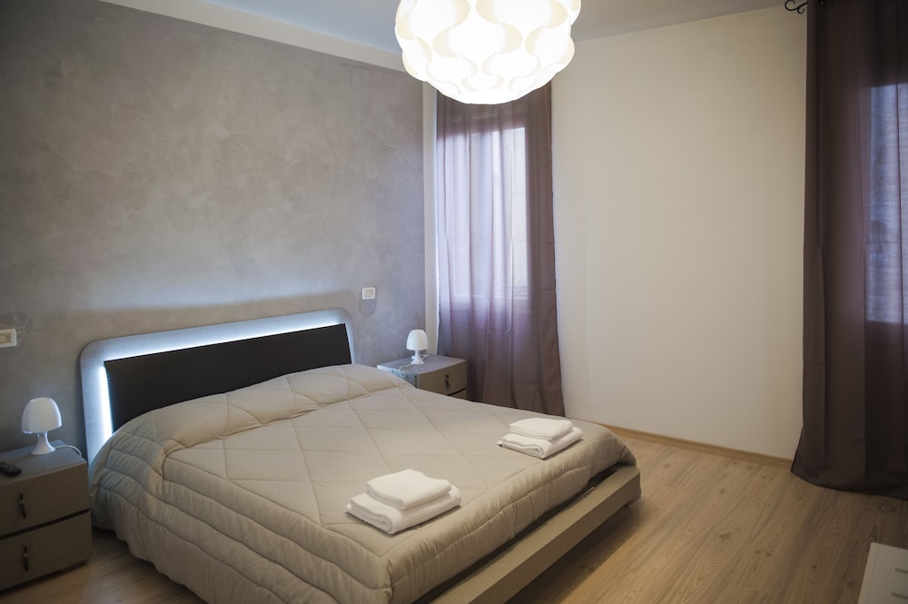 1 BEDROOM, APARTMENT, EXTERNAL BATHROOM