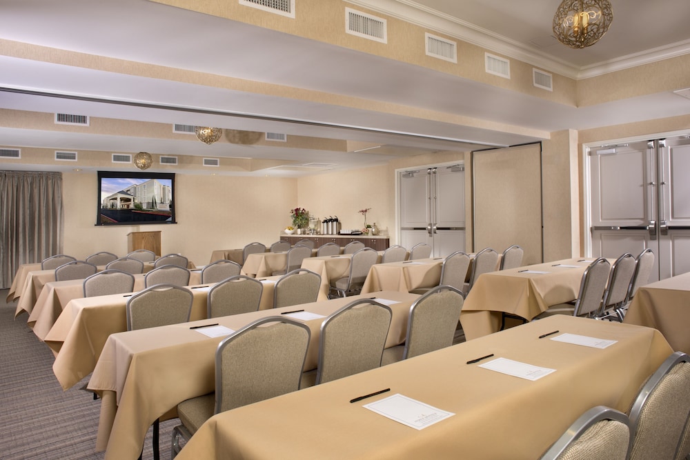 Ayres Hotel Fountain Valley 36/49