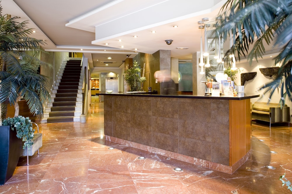 Oasis Hotel 10/69