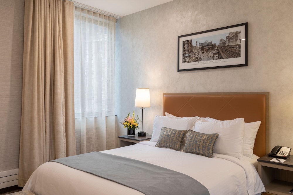 DELUXE, QUEEN BED