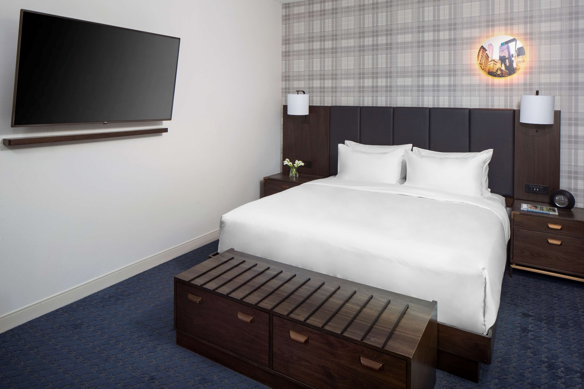 DELUXE, KING BED