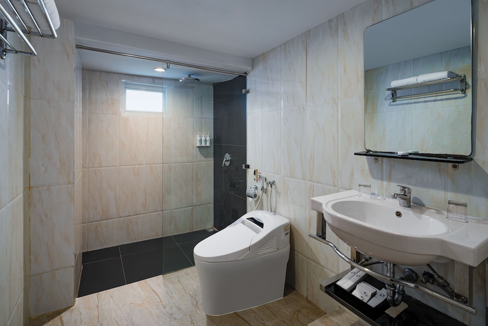 Swiss-Belhotel Waterfront Makassar 48/50