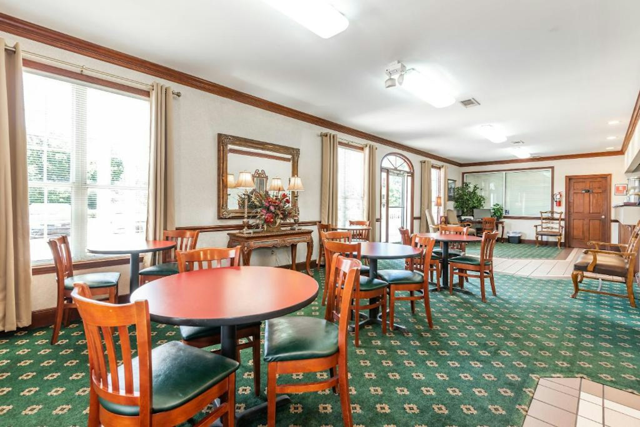 Plantation Oaks Suites & Inn Millington 20/36